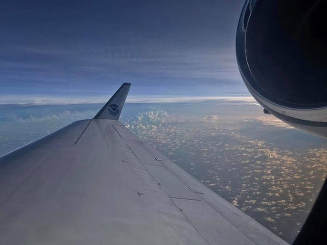 Nín thở khoảnh khắc máy bay của không quân Mỹ lao vào giữa tâm bão Paulette
