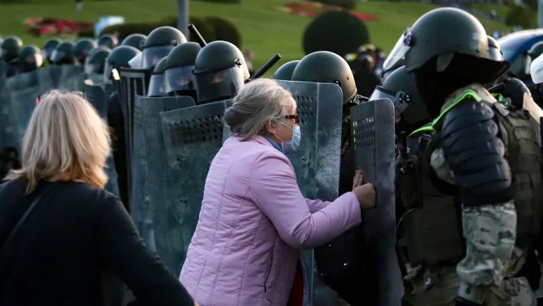 Châu Âu gia tăng trừng phạt, căng thẳng Belarus leo thang