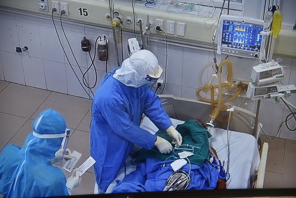 Bệnh nhân 1045 ở Hải Dương suy hô hấp nặng, thở máy khi nhập viện