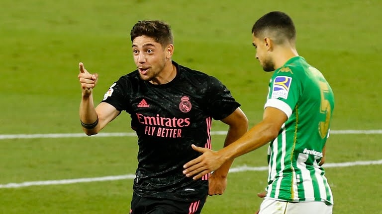 Federico Valverde ăn mừng bàn mở tỉ số (Ảnh: Reuters).
