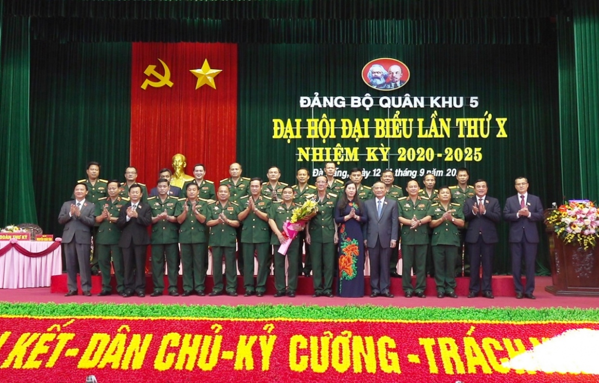 Trung tướng Trịnh Đình Thạch, Chính ủy Quân khu 5 tái đắc cử Bí thư Đảng ủy Quân khu 5
