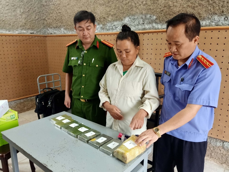 Hai đối tượng mua 7 bánh heroin và hàng nghìn viên ma túy ở biên giới Việt - Lào 
