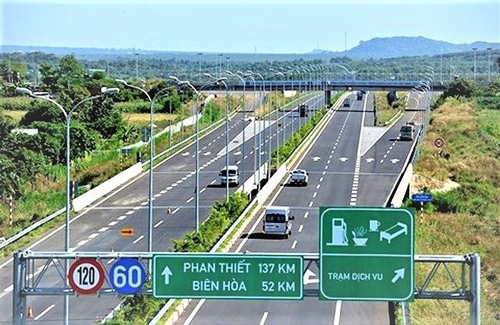 Dự án thành phần cao tốc Phan Thiết - Dầu Giây đi qua địa phận 2 tỉnh là Bình Thuận và Đồng Nai, với chiều dài khoảng 99km (đoạn qua Bình Thuận dài 47,5km; đoạn qua Đồng Nai dài 51,5km).