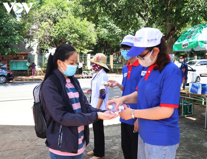 Thứ trưởng Bộ GD-ĐT Nguyễn Hữu Độ kiểm tra công tác thi tại Đắk Lắk
