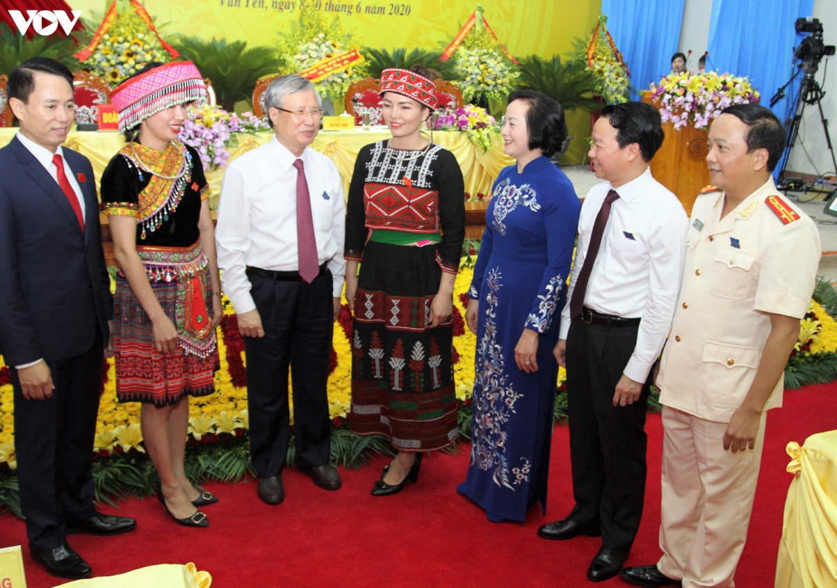 Thường trực Ban Bí thư Trần Quốc Vượng cùng các đại biểu dự Đại hội Đảng bộ huyện Văn Yên