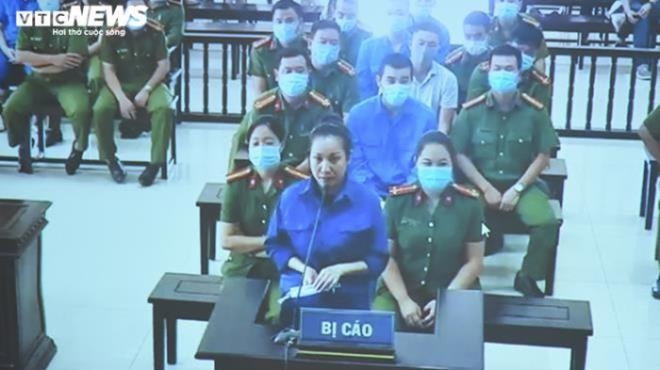 Nguyễn Thị Dương tại phiên tòa sơ thẩm xét xử vụ án hình sự Cố ý gây thương tích.