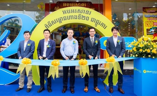 Một cửa hàng Bluetronics ngày khai trương