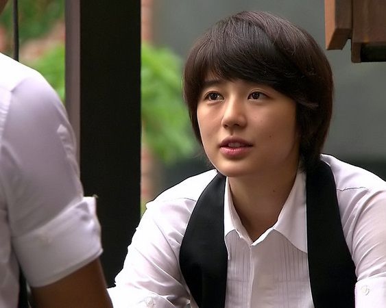 Nữ diễn viên Yoon Eun Hye vào vai Ko Eun Chan.