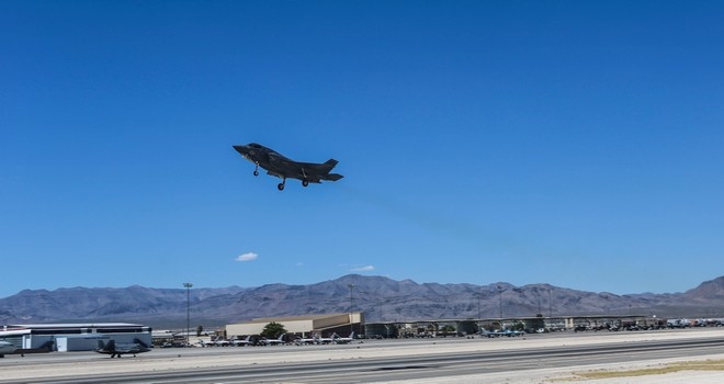 F-35 của Mỹ bị rơi do va chạm với máy bay tiếp nhiên liệu trên không