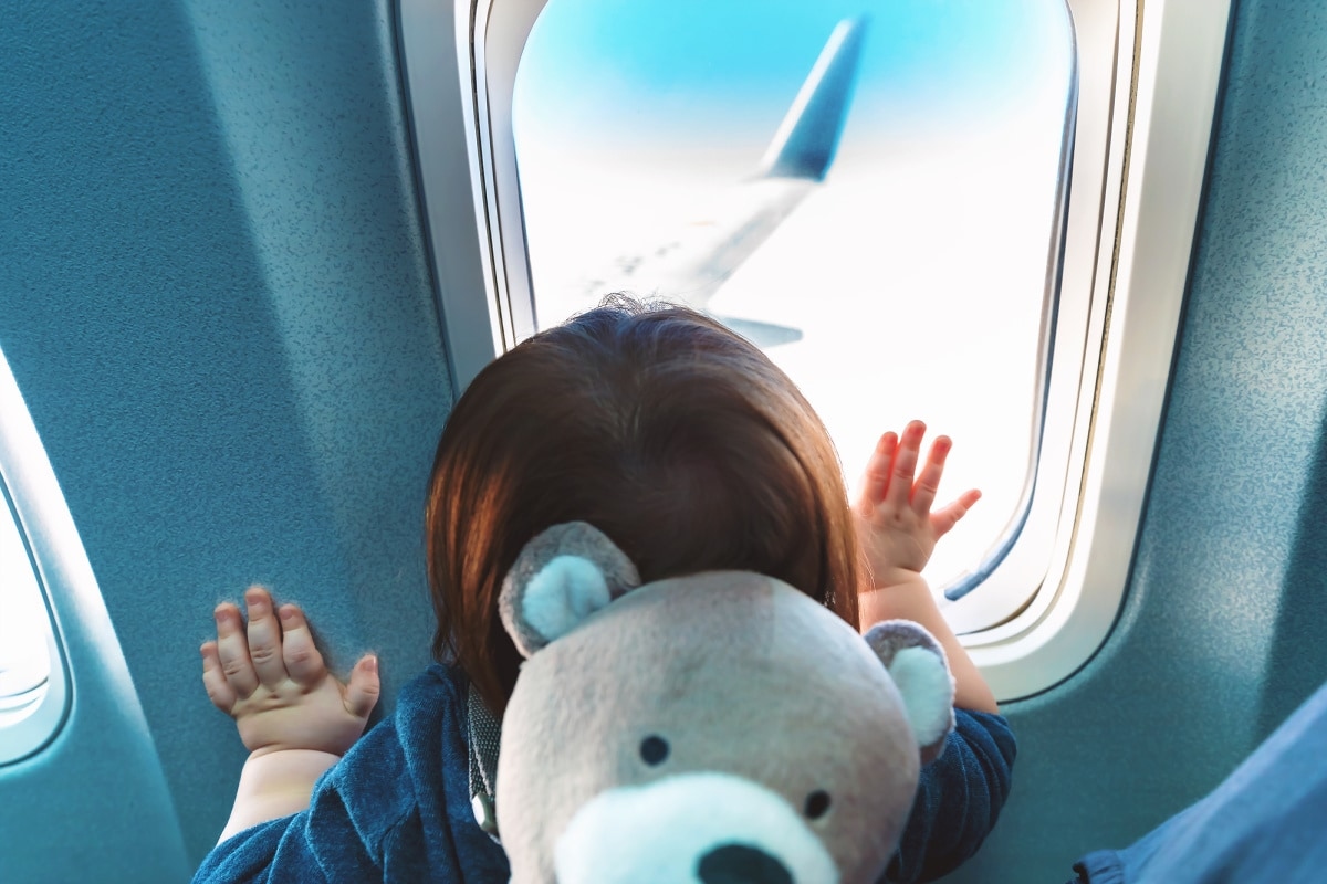 10 điều cha mẹ cần lưu ý khi đưa trẻ đi du lịch bằng máy bay