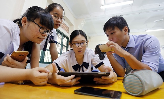 “Cần tiến tới học sinh sử dụng laptop, smartphone thay SGK”