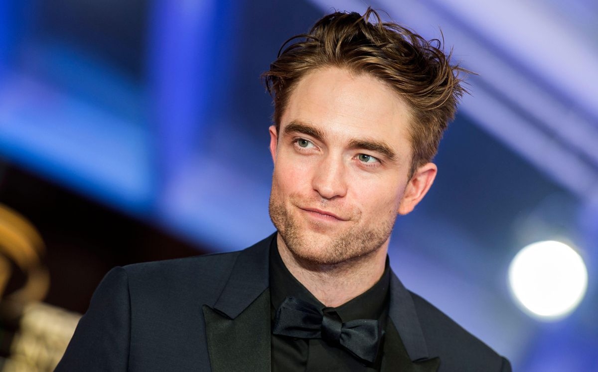 Nam diễn viên Robert Pattinson dương tính với virus SAR-CoV-2