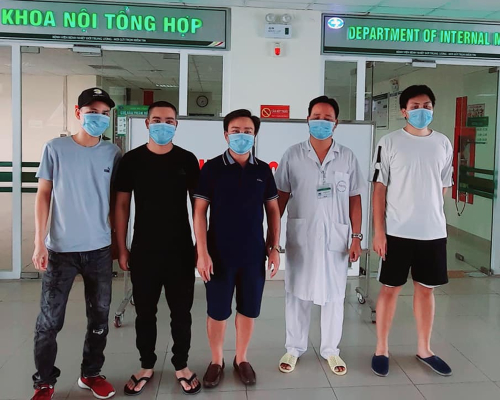 4 bệnh nhân mắc COVID-19 được công bố khỏi bệnh tại BV Bệnh Nhiệt đới Trung ương cơ sở 2.