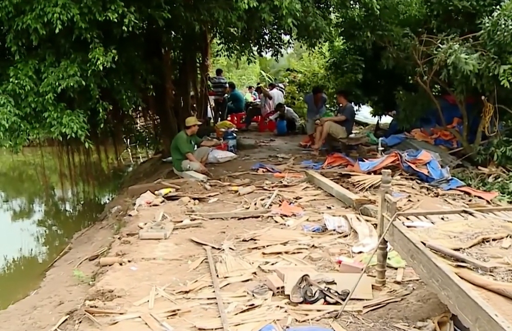 Lốc xoáy ở Vĩnh Long khiến hơn 40 căn nhà của người dân bị sập