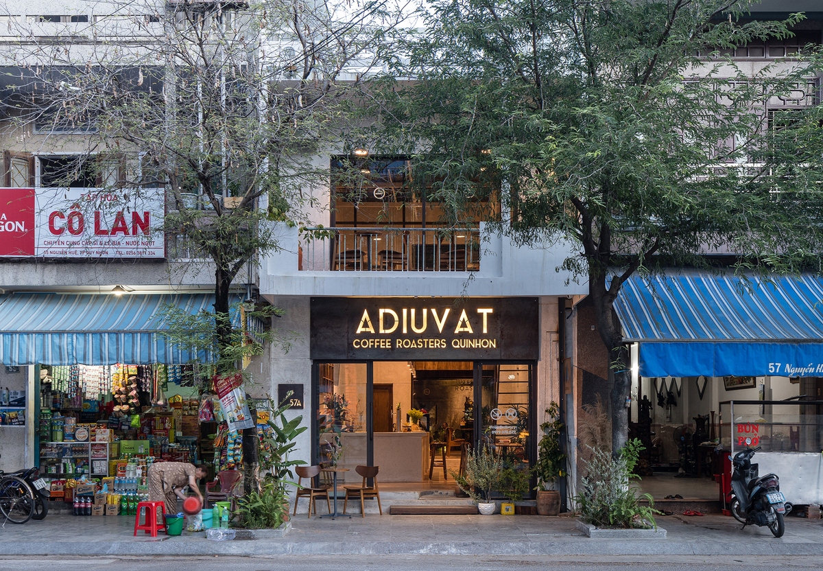 Adiuvat is situated on Nguyen Hue street in Quy Nhon and has become a popular destination due to its calmness and serenity.