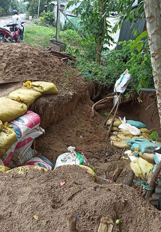 Sụp lún bờ Tây kênh Nhánh Tây, thuộc huyện An Phú.