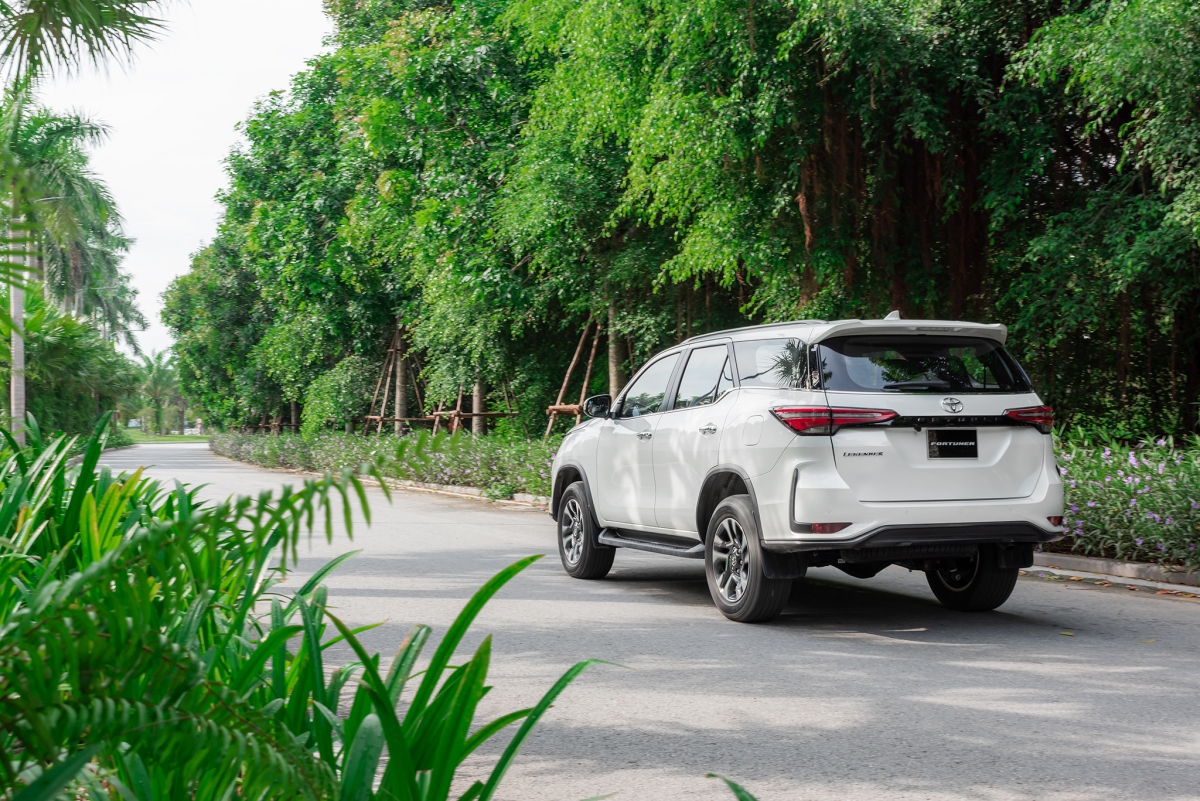 Toyota Fortuner 2020 sẽ có được hệ dẫn động bốn bánh ở bảng 2.8 trong khi hai bản còn lại chỉ được bán ra với hệ dẫn động 2x4.