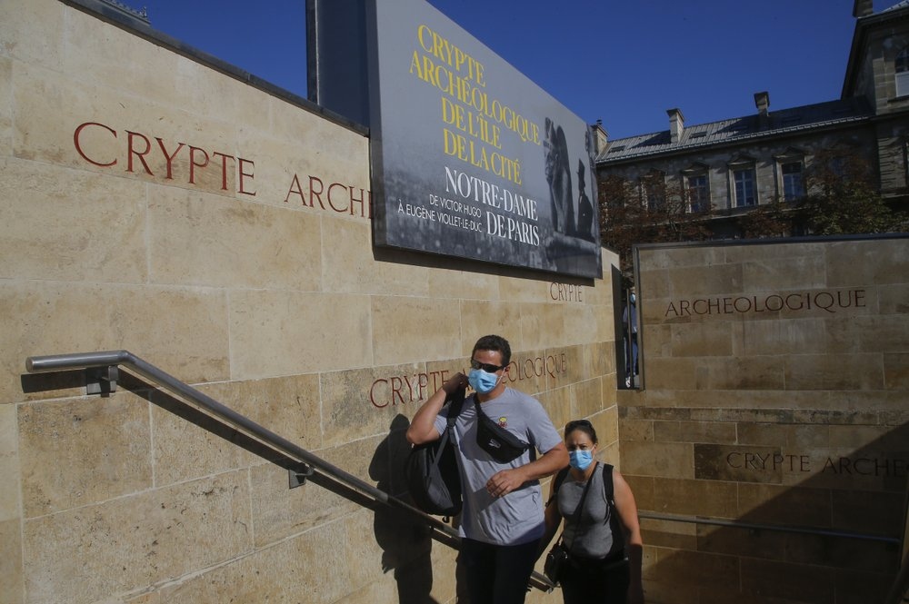 Nhà thờ Notre Dame Paris đón khách trở lại sau 17 tháng đóng cửa