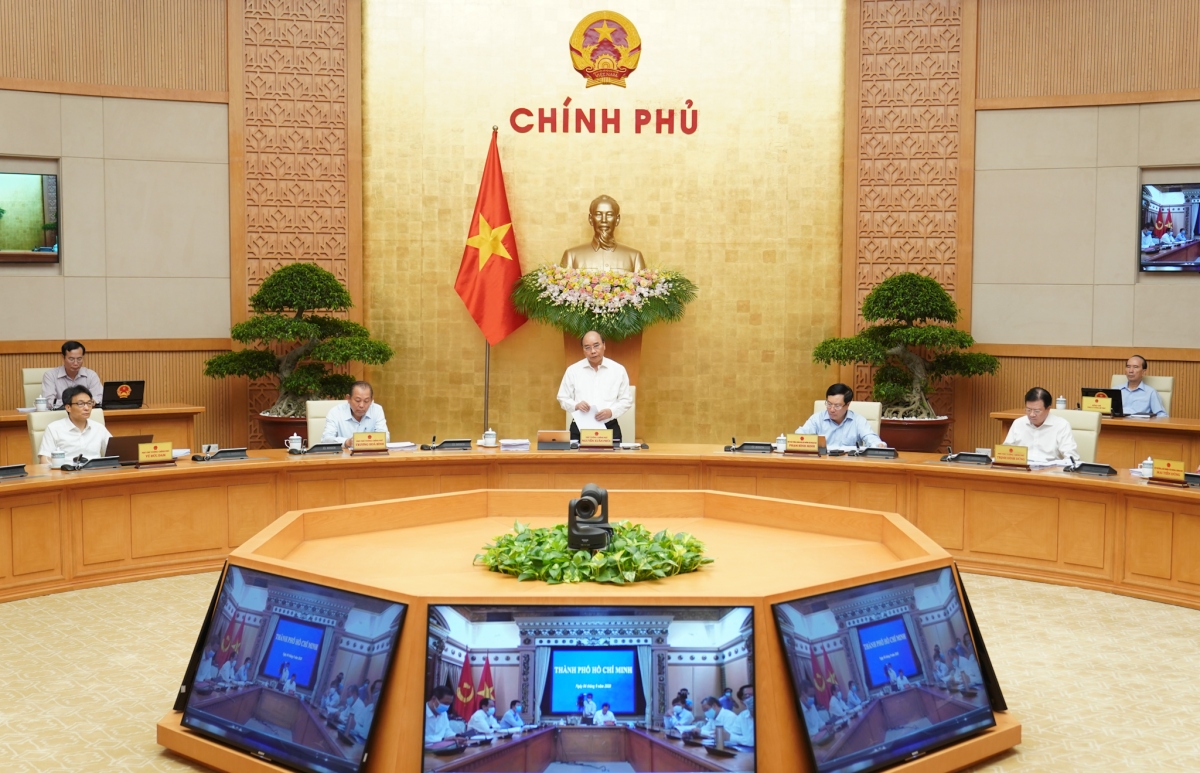 Thủ tướng Nguyễn Xuân Phúc chủ trì phiên họp Chính phủ tháng 8/2020. Ảnh: Quang Hiếu/Chính phủ
