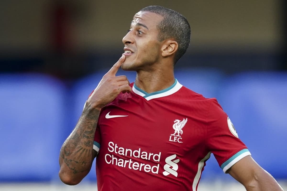 Thiago vừa ra mắt Liverpool 45 phút đã gặp vấn đề về thể lực và không thể thi đấu trong 3 tuần tới. (Ảnh: Getty).