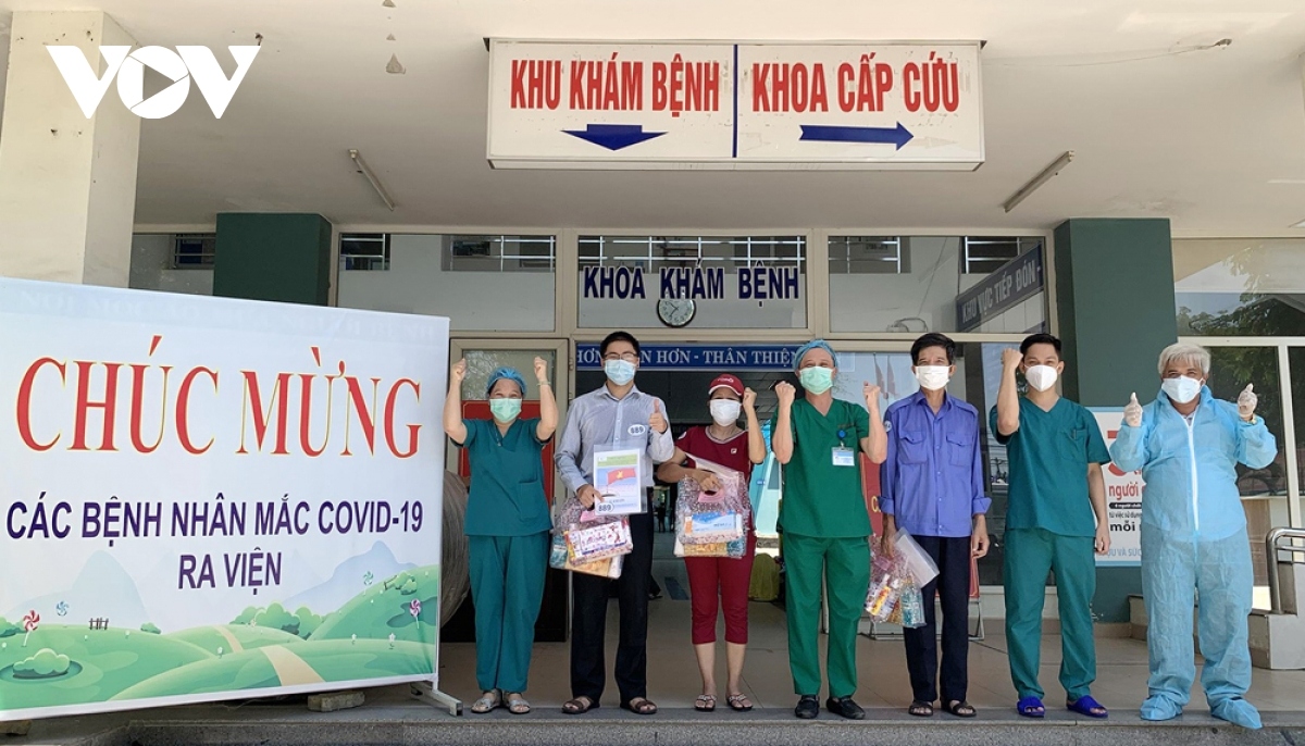 Patients are discharged from Hoa Vang field hospital in Da Nang.