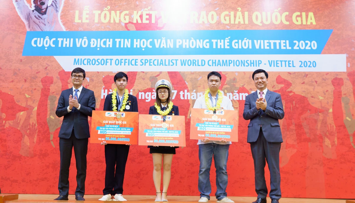 Trao giải thưởng cho 3 nhà vô địch quốc gia Cuộc thi Vô địch Tin học văn phòng Thế giới