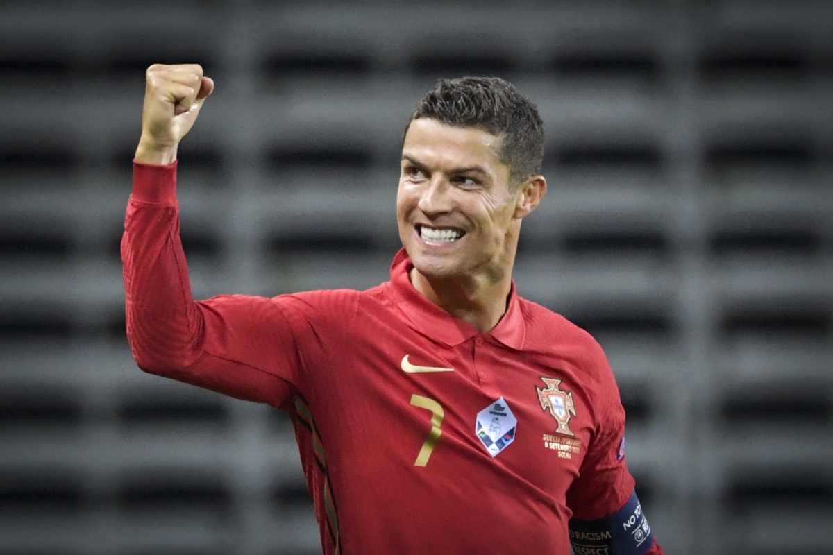 Cristiano Ronaldo là cầu thủ nam thứ 2 trong lịch sử cán mốc 100 bàn thắng cho ĐTQG sau huyền thoại Ali Daei với 109 bàn cho Iran. (Ảnh: Getty)