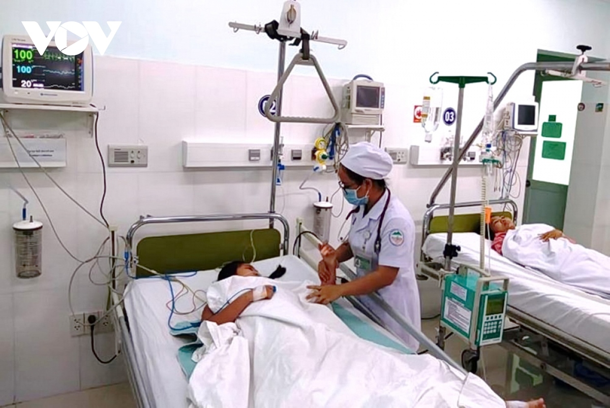 Một trường hợp sốt xuất huyết nặng đang điều trị tại Bệnh viện Bệnh nhiệt đới Khánh Hòa.