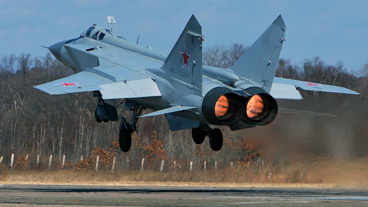 Tiêm kích MiG-31 của Nga chặn máy bay Anh và Mỹ trên biển Barents
