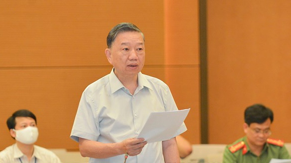 Bộ trưởng Bộ Công an Tô Lâm báo cáo tại phiên họp Uỷ ban Thường vụ Quốc hội