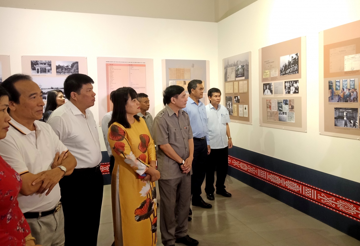 Khai mạc triển lãm Hồ Chí Minh – Cuộc đời và sự nghiệp