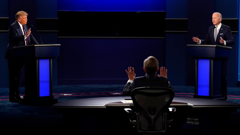 Chris Wallace điều phối cuộc tranh luận đầu tiên giữa đương kim Tổng thống Trump và ứng viên đảng Dân chủ Joe Biden. Ảnh: AP