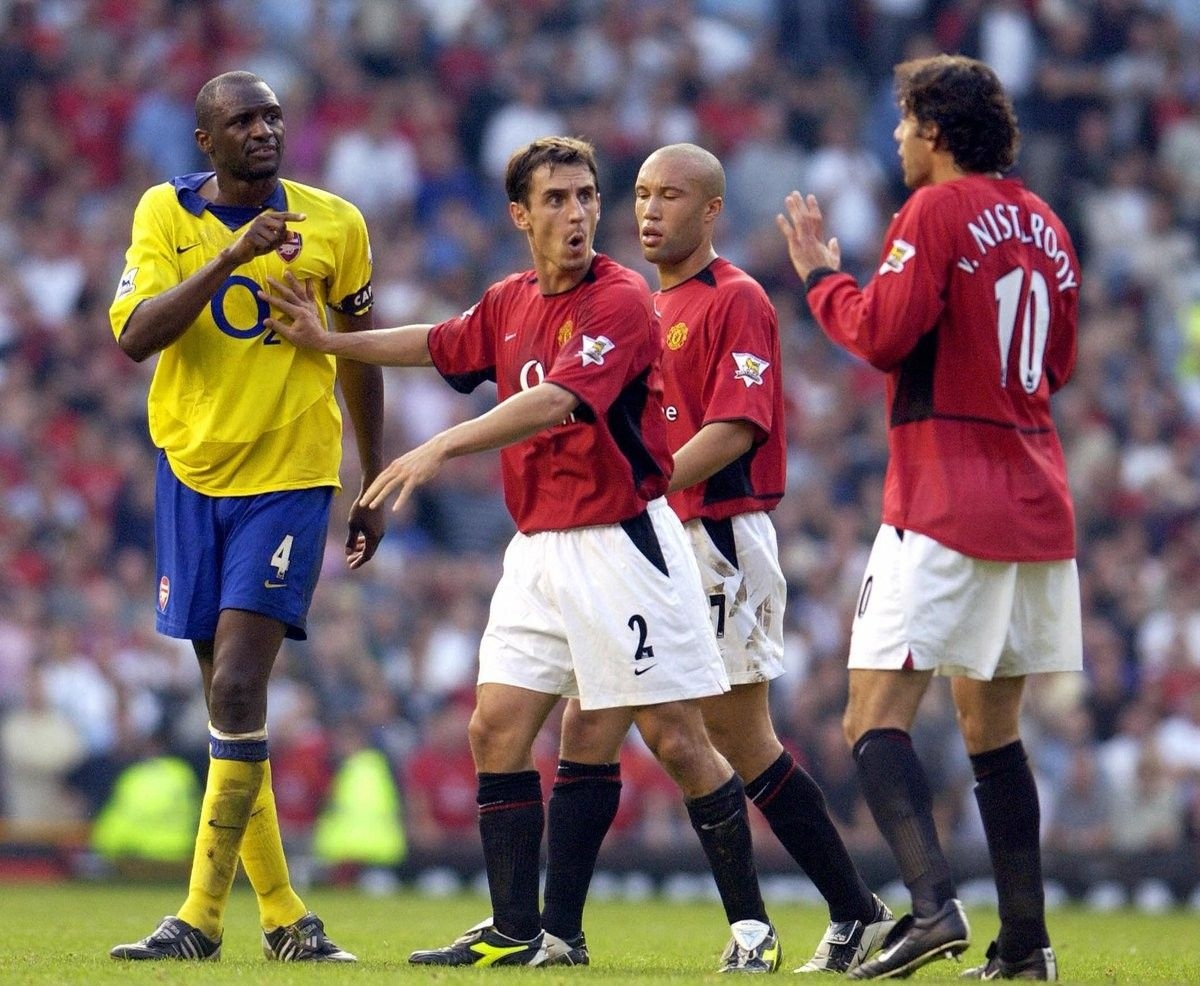 Ngày này năm xưa: MU và Arsenal "hỗn chiến ở Old Trafford"