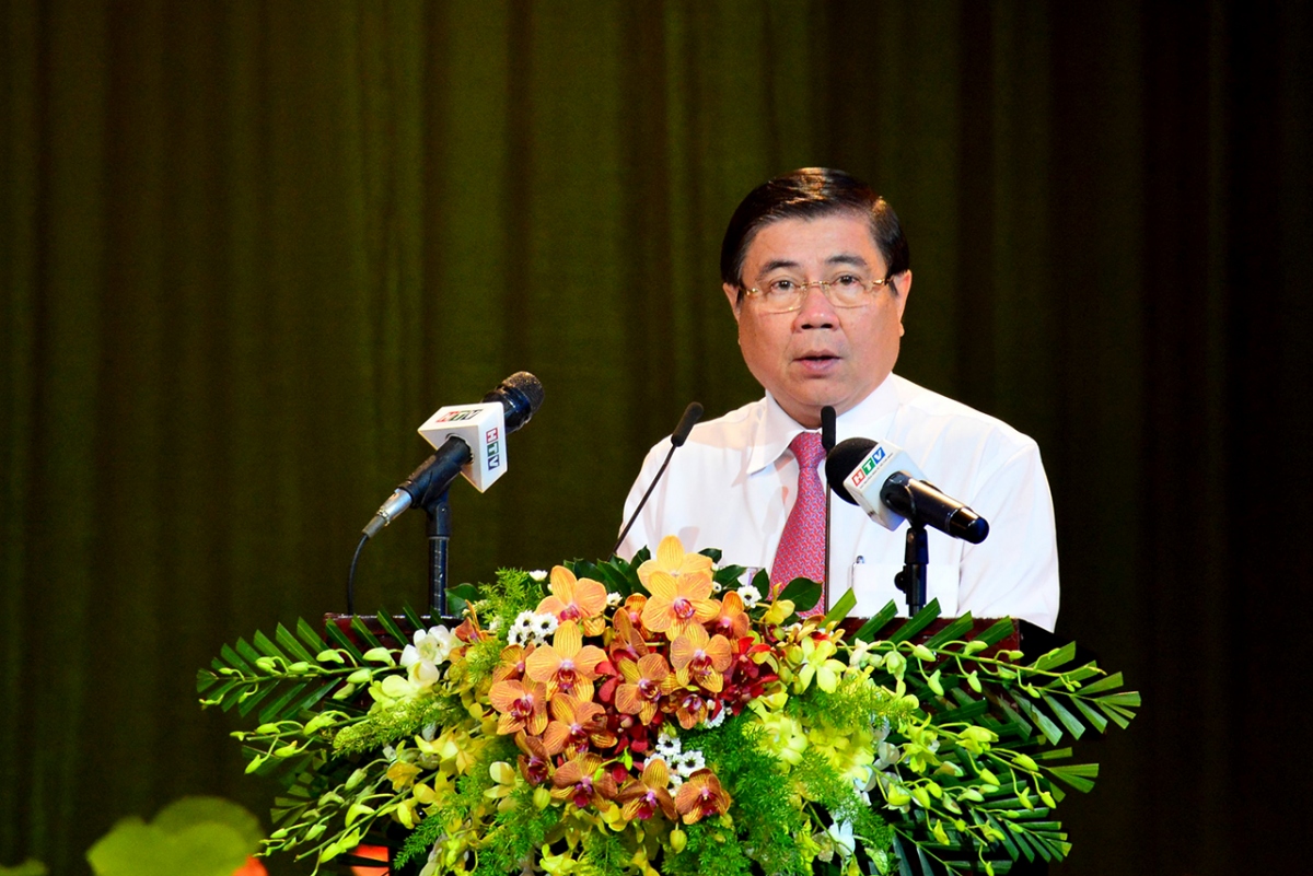 Chủ tịch UBND TPHCM Nguyễn Thành Phong đọc diễn văn.