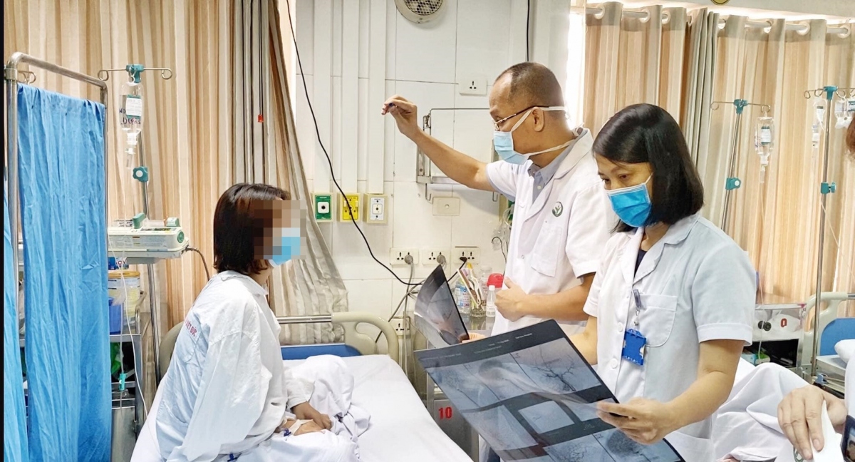 Bệnh nhân nhìn lại được sau biến chứng phẫu thuật thẩm mỹ khủng khiếp.