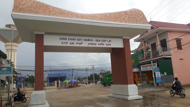 Cổng chào thôn Hữu Đức, xã Phước Hữu, huyện Ninh Phước, tỉnh Ninh Thuận.