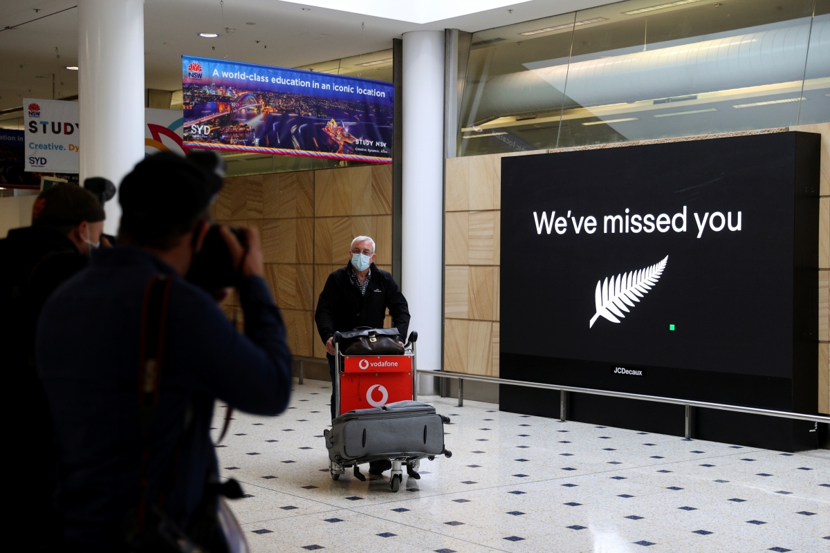 Một hành khách từ New Zealand đã tới sân bay tại Sydney hôm 16/10 mà không cần phải cách ly. Ảnh: REUTERS/Loren Elliott