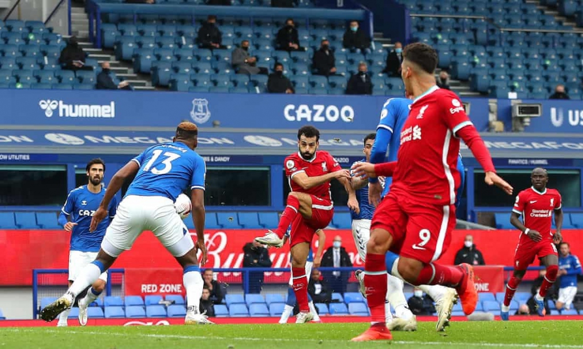 Mohamed Salah tái lập thế dẫn bàn cho Liverpool với pha ra chân đẳng cấp ở phút 72. (Ảnh: Getty)