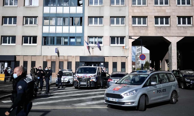 Pháp điều tra vụ 40 người tấn công và đập phá đồn cảnh sát
