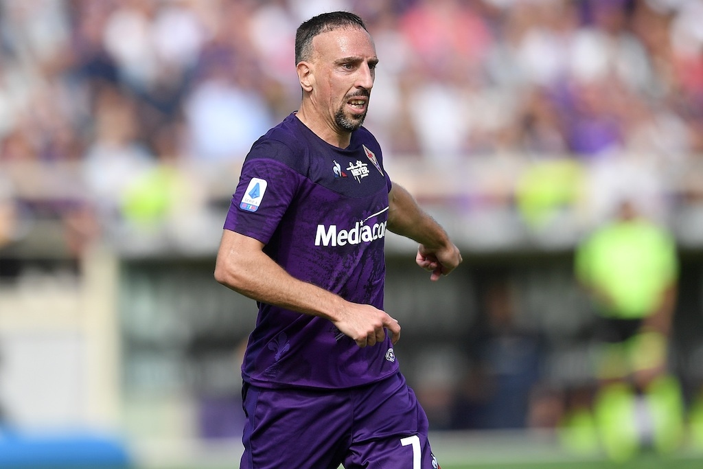 Franck Ribery (37 tuổi/Fiorentina) - Tưởng như Ribery sẽ chỉ sang Italy để 