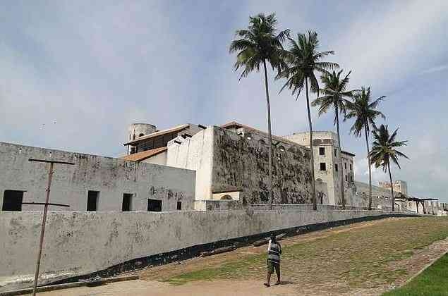 Elmina castle in Ghana is the oldest European building in existence below the Sahara. Originally built in 1492, the site served as a detaining area for people who had been captured and sold into slavery for over three hundred years. (Image credit – Wikimedia/Nkansahrexford)