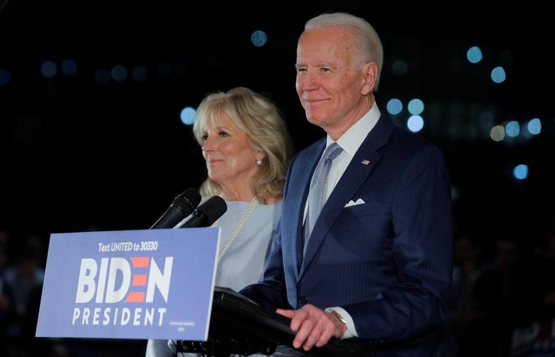 Cựu Phó Tổng thống Joe Biden và phu nhân âm tính với SARS-CoV-2