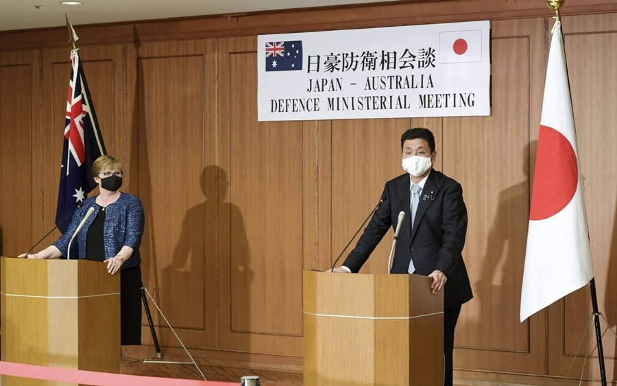 Bộ trưởng Quốc phòng Australia Linda Reynolds (trái) và Bộ trưởng Quốc phòng Nhật Bản Nobuo Kishi. Ảnh: Kyodo.