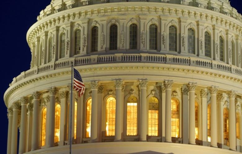 Hạ viện Mỹ thông qua đề xuất gói cứu trợ 2.200 tỷ USD ứng phó với Covid-19