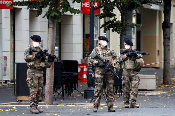 5 năm sau vụ tấn công ở Paris, nước Pháp tiếp tục tuyên chiến với khủng bố