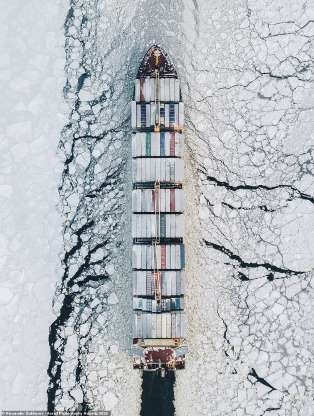 Bức ảnh ấn tượng chụp Vịnh Phần Lan bằng máy bay không người lái của nhiếp ảnh gia Alexander Sukharev.