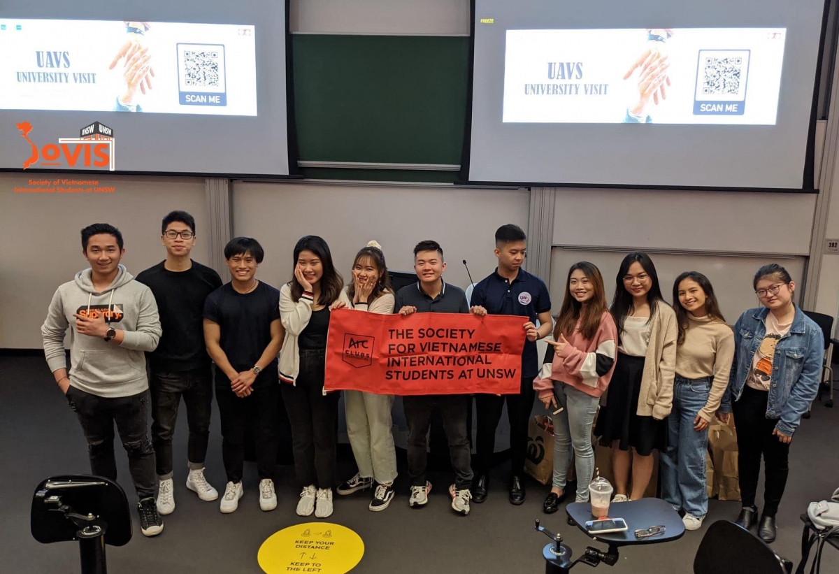 Sinh viên Việt Nam tại Australia giúp đỡ nhau trong mùa dịch