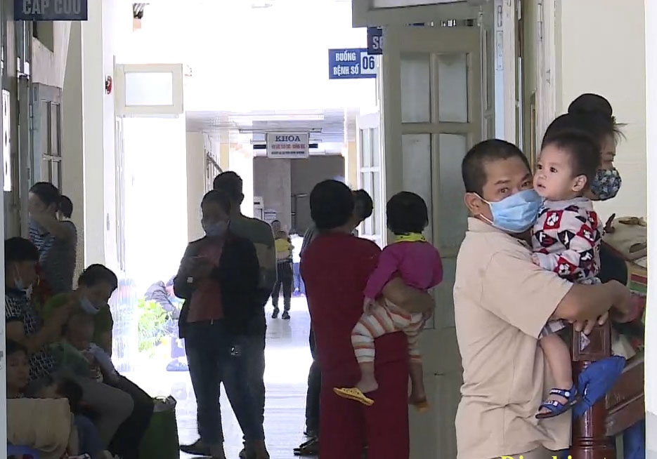 Bệnh nhi ở Điện Biên nhập viện tăng do trời chuyển lạnh
