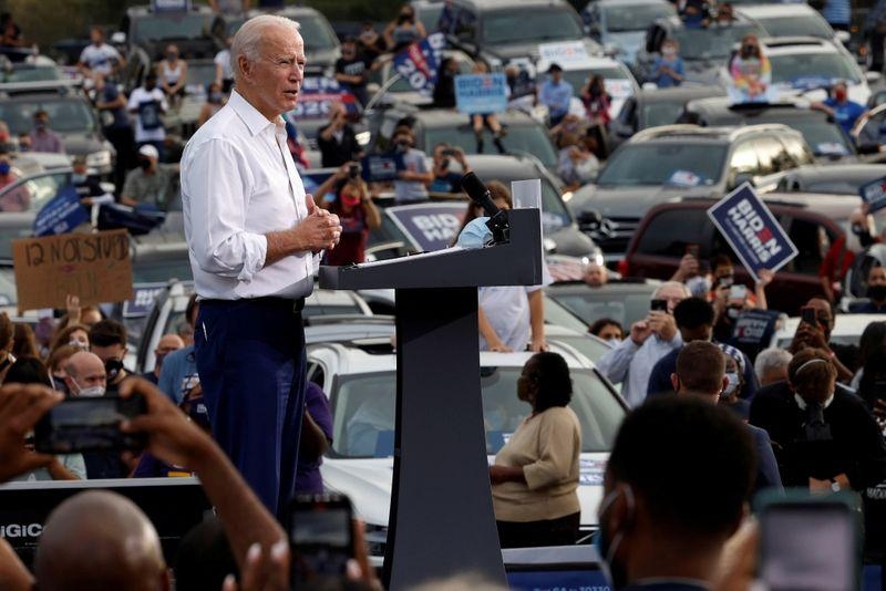 Ứng viên đảng Dân chủ, cựu Phó Tổng thống Joe Biden vận động tranh cử ở Atlanta, Georgia ngày 27/10. Ảnh: Reuters