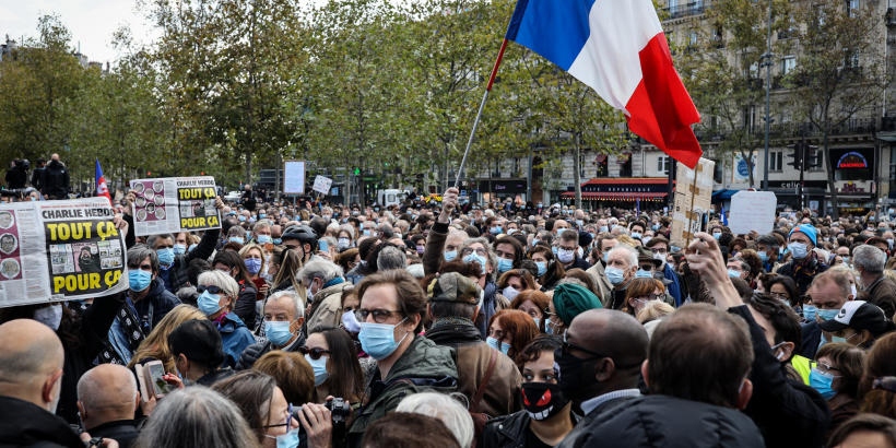 Người dân Pháp tập trung tại Quảng trường cộng hòa ở Thủ đô Paris để tưởng niệm nạn nhân.